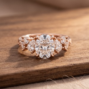 Nuevo Diseño, Anillo de Diamantes Cultivados en Laboratorio con Corte Ovalado de 1.5CT, VVS, Anillo de Compromiso de Diamantes Chapado en Oro de 14K, Anillo de Boda de 3 Piedras, Joyería Fina - Product Image 1