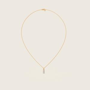 Colgante Dawn Dew con un delicado diseño inspirado en la lágrima que captura el suave brillo de la luz de la mañana - Product Image 3