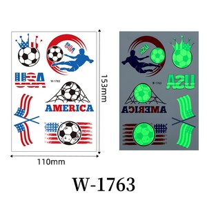 <span class=keywords><strong>Tatouages</strong></span> temporaires lumineux imperméables qui brillent dans le noir, parfaits pour les cadeaux d'équipe de football - Product Image 5