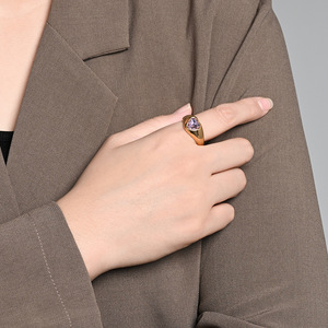 Comercio electrónico transfronterizo, anillo de titanio chapado en oro con diamantes en forma de corazón, muy vendido en Europa y América, para mujeres. - Product Image 2
