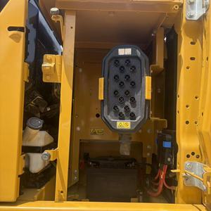 รถขุด CAT 323 สีเหลือง อุปกรณ์ก่อสร้างสำหรับงานหนัก มือสอง - Product Image 3