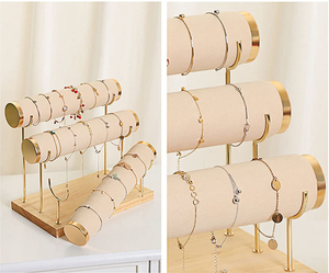 Présentoir à bijoux en métal à 3 niveaux, support en fer forgé en forme d'escalier pour montres, colliers perlés et autres bijoux - Product Image 3