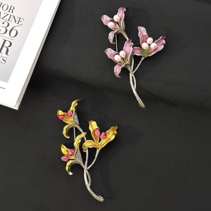 Broche Fleur Vintage en Émail Lys, Plaqué Or Cuivre, Épingle de Revers pour Vêtements Féminins, Bijou Cadeau, Vente en Gros - Product Image 2