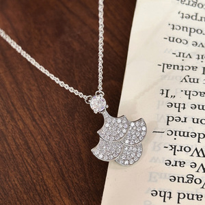 Collana a doppio strato con farfalla <span class=keywords><strong>e</strong></span> fiore in ottone, con <span class=keywords><strong>stelle</strong></span> <span class=keywords><strong>e</strong></span> diamanti - Gioiello semplice con catena a collare - Product Image 4