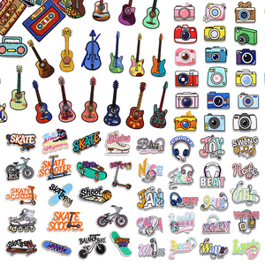 Nouvelle Collection : Patchs Brodés Thermocollants Thème Musique et Sport (Guitare, Caméra, Écouteurs, Vélo, Skateboard) pour Projets DIY - Product Image 1