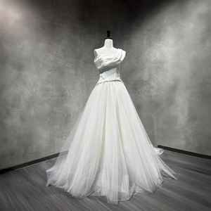 Robe de mariée sirène moderne et élégante NT01 en satin à une épaule avec appliques florales en dentelle et cristaux, traîne chapelle pour femme - Product Image 4