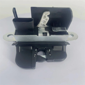 Serrure de coffre Volkswagen 5K0827505A en plastique noir, pièce de rechange pour Golf Passat Polo Tiguan - Product Image 1