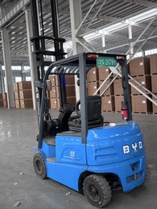 Montacargas Eléctrico de Alta Calidad, Contrapesado, Marca BYD, para Interiores y Exteriores, de Nueva Energía, Compacto - Product Image 4