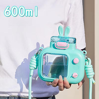 Bouteille d'eau créative en plastique de qualité supérieure de 600 ml en forme de téléviseur avec paille et sangle de transport pour enfants, idéale pour les voyages et conforme aux normes alimentaires