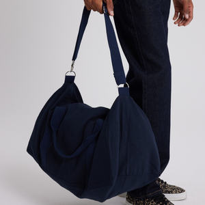 Sac de sport en tissu recyclé Transit, idéal pour la gym, les voyages et les sorties du week-end, avec une forme simple, une manipulation facile et un usage quotidien. - Product Image 3