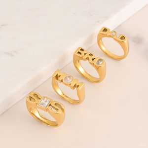 Anillos Impermeables para Madres con Letras MOM/DAD/<span class=keywords><strong>SIS</strong></span>/<span class=keywords><strong>BRO</strong></span>, Anillo Sello de Acero Inoxidable Chapado en Oro de 18k, Anillos de Lujo con Circonitas Cúbicas para Mujer - Product Image 3