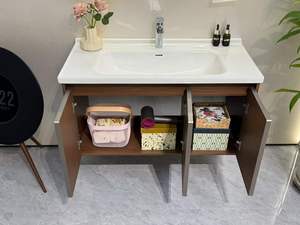 Gabinete de Baño Flotante de Tres Puertas con Acabado de Madera, con Bordes Metálicos, Apto para Casas y Apartamentos - Product Image 5