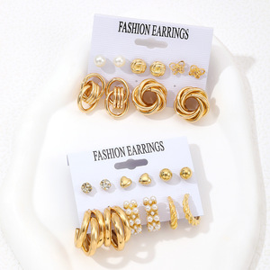 Ensemble de boucles d'oreilles tendance, créoles dorées et perles pour femmes, usage quotidien 2024 - Product Image 1
