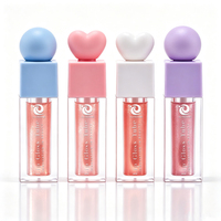 Tube carré en plastique pour gloss à lèvres de 4 ml avec logo personnalisé disponible, grand applicateur à boule et capuchon en forme de cœur