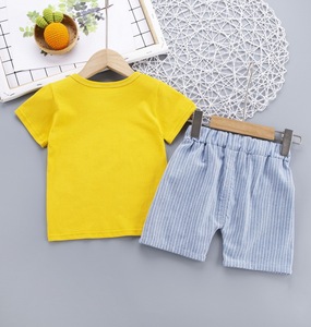 Short à manches courtes et à rayures avec lettre de dessin animé pour bébés garçons en gros - Product Image 3