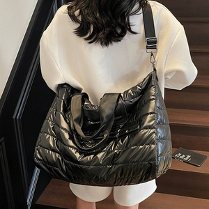Sac à bandoulière en nuage brodé pour femmes avec sangle, cadeau en gros pour elle, sac de week-end, sac de sport, sac fourre-tout - Product Image 2