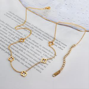 Collar de acero inoxidable hueco de trébol de cuatro hojas chapado en oro de 18K de lujo para mujer - Product Image 3
