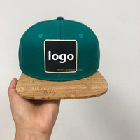 Chapeaux Snapback à bord plat en bois véritable 6 panneaux personnalisés Motifs de lettres en tissu sergé brodé Casquette Snapback Patch de broderie