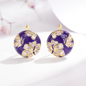 Orecchini a Perno Rotondi con Farfalle e Fiori per Donne, Design Floreale Delicato, Gioielli di Moda per Uso Quotidiano - Product Image 4