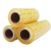 Rollo Jumbo de Film Adherente Elástico de PVC Grado Alimenticio 11mic 500m a Prueba de Humedad y Suave para Envolver Chocolate y Alimentos para Mascotas