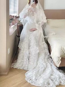 Awei Vintage [Snow White Mousse] Abito da sposa a sirena con maniche a sbuffo in pizzo e strascico lungo fino al pavimento (100% cotone) - Product Image 5