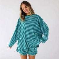 Ensemble deux pièces tendance pour femme : sweat-shirt ample à manches longues rayé et short assorti – Tenue décontractée pour la maison