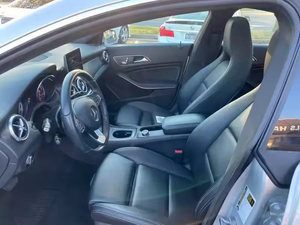 Usato 2024 Mercedes-Benz CLA 4MATIC 250 Coupé 4 porte con guida a sinistra, interni in pelle, telecamera posteriore, 5 posti, touchscreen - Product Image 3