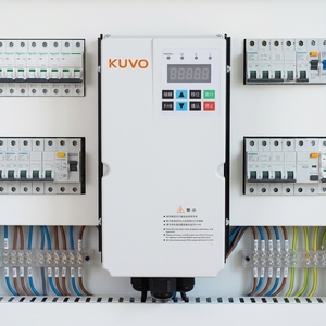 Variateur de fréquence KUVO KV90QE 0,75 kW 1,5 kW 2,2 kW 4 kW 5,5 kW 7,5 kW VFD 380 V triphasé pour contrôles industriels K - Product Image 1