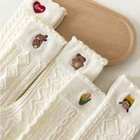 Chaussettes décontractées en gros pour femmes, style japonais JK, blanches, à bordure tricotée, avec nœud brodé au logo, respirantes pour l'été