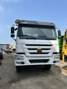 Camions à benne basculante Howo d'occasion en bon état, prix bas, 8x4/6x4, modèle 2016, 2000 heures, 50000 kg, testés et certifiés - Product Image 6