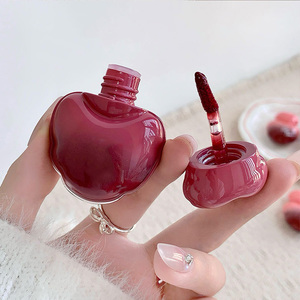 Brillo Labial Vegano en Forma de Corazón con Acabado Espejo, No Transferible, Hidratante, Suave, Alta Pigmentación y Larga Duración - Product Image 4