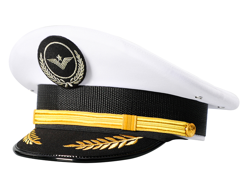 Gorra blanca con insignia 3
