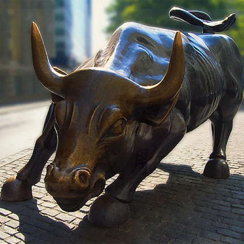 Estátua de bronze antiga para touro, escultura de carregamento de touro grande, estátua de touro de carregamento para jardim ao ar livre em Wall Street, Bronze