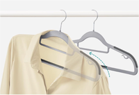 Cintres à vêtements moulés par injection en PET+TPR+Fer, gain de place, pivotants à 360 degrés, avec crochet antidérapant fin, coloris argent/gris clair/gris foncé