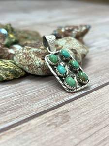 Pendentif en argent sterling fait main avec turquoise Kingman plaqué rhodium pour bijoux pour femmes - Product Image 4