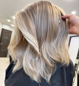 Perruques en cheveux russes de bonne qualité pour femmes, couleur blond clair avec mèches, perruque ondulée avec dentelle frontale sans colle, personnalisable - Product Image 6