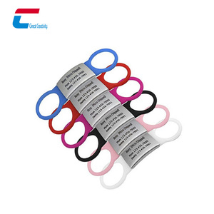 Étiquette en silicone pour animaux de compagnie à impression personnalisée avec plaque métallique Étiquette d'identification de nom d'animal anti-perte pour chien et chat avec <span class=keywords><strong>code</strong></span> QR - Product Image 3