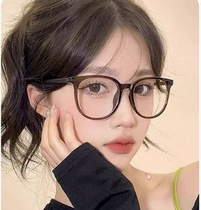 Gafas Fotocromáticas Redondas Ultraligeras 2025 con Logotipo Personalizado, Anti Luz Azul, Monturas de Gafas que Cambian de Color para Mujer - Product Image 2