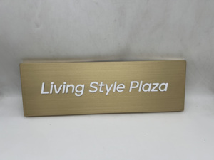 <span class=keywords><strong>Plaque</strong></span> <span class=keywords><strong>de</strong></span> <span class=keywords><strong>porte</strong></span> d'hôtel personnalisée illuminée, logo en métal doré brossé moderne <span class=keywords><strong>de</strong></span> luxe, lettres en relief 3D, texte gravé en profondeur - Product Image 2