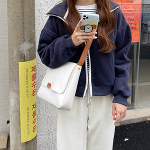 Bolso tipo silla de montar de estilo coreano para mujer, bolso cruzado blanco con correa ancha para el hombro y cierre de cremallera, gran capacidad, primavera 2021 - Product Image 3