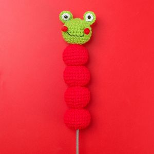 Regalo de Año Nuevo hecho a mano: llavero de animalito miniatura estilo espino encandado tejido a mano - conejo o tigre - más un ramo de flores artificiales; perfecto - Product Image 2