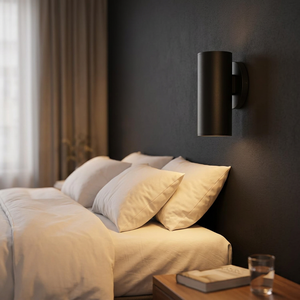 โคมไฟติดผนังทรงกระบอกเหล็ก UL Listed LivSmart Suites by Hilton สำหรับสถานที่ที่มีความชื้น พร้อมซ็อกเก็ตและโคมไฟโลหะ เหมาะสำหรับโครงการโรงแรม - Product Image 2