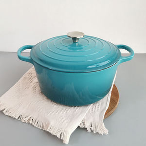<span class=keywords><strong>Cocotte</strong></span> <span class=keywords><strong>ronde</strong></span> <span class=keywords><strong>en</strong></span> <span class=keywords><strong>fonte</strong></span> émaillée de couleur personnalisable avec couvercle à poignée incurvée et nervures, polyvalente pour ragoûts et braisages - Product Image 5