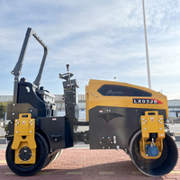 Compacteur vibrant diesel de 3000 kg avec tambour avant en acier et 4 pneus pneumatiques arrière pour la construction de chaussées