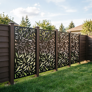 Panneau de clôture WPC avec poteau en aluminium, système de clôture composite, structure robuste, imperméable, antirouille, installation facile pour l'extérieur - Product Image 1