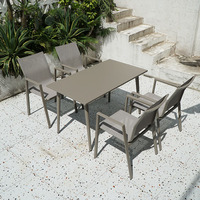 Vente à chaud en usine Table d'extérieur en bois composite Table et chaises modernes pour les réunions de famille Terrasse de jardin Tables en plastique pour restaurant