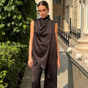 Haut asymétrique sans manches en satin pour femme, couleur unie, col haut, t-shirt pour un style décontracté et élégant - Product Image 1