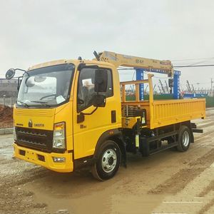 Grue montée sur camion Sinotruk Ho Wo, grue mobile à flèche télescopique de 4 tonnes à 4 sections pour l'alimentation en matériaux sur chantier - Product Image 5