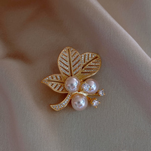 Broche de luxe française Senior Sentiment broche véritable or galvanoplastie diamant-ensemble lettre ancienne mode cuivre bijoux en gros - Product Image 1