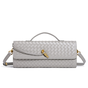 Borse a mano lunga intrecciate colorate alla moda da donna con borsa firmata - Product Image 6
